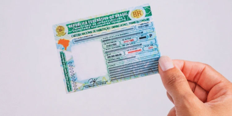 5 motos econômicas até R$ 15 mil que não precisam de CNH