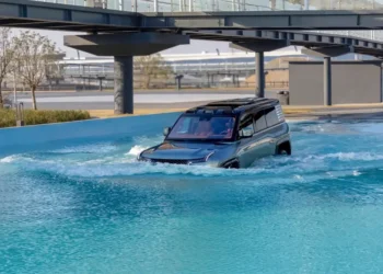 Montadora que chegou com tudo no Brasil inova outra vez e constrói parque de diversões para carros