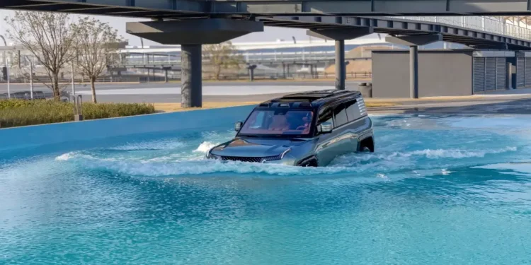 Montadora que chegou com tudo no Brasil inova outra vez e constrói parque de diversões para carros