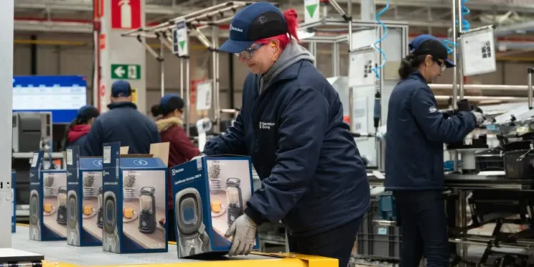 Electrolux inaugura maior fábrica da América Latina no Brasil para gerar 2 mil empregos