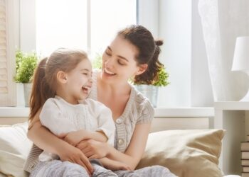 Auxílio Mãe Solteira de R$ 1.200: Detalhes sobre o novo benefício