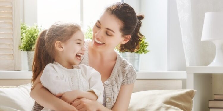 Auxílio Mãe Solteira de R$ 1.200: Detalhes sobre o novo benefício