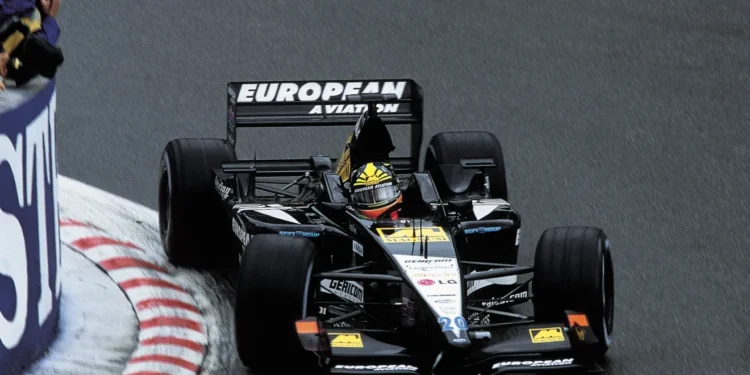 Irmão de brasileiro ex-piloto da Fórmula 1 não precisa de ajuda e toca negócio com mais de 700 unidades