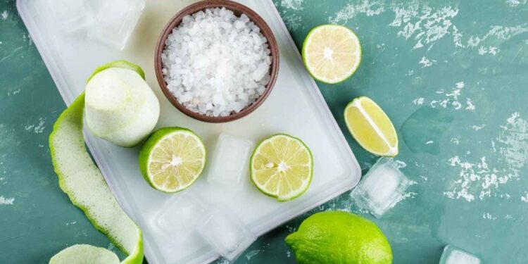 Para que serve a mistura de sal e limão?