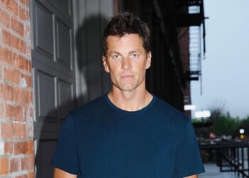 Tom Brady mal começou a trabalhar e já é o mais bem pago em sua nova profissão