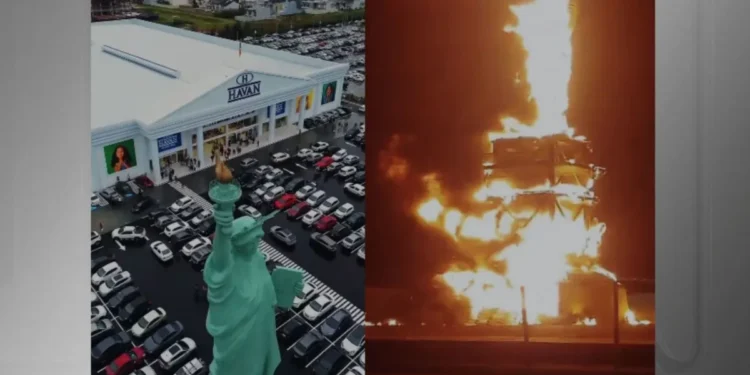 Fogo consome Estátua da Liberdade da Havan avaliada em R$ 1,5 milhão