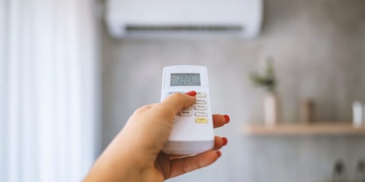 Aprendi esse truque com um técnico e agora não preciso mais desligar o ar-condicionado antes de dormir