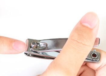 Poucos sabem para que serve o furo no cortador de unhas