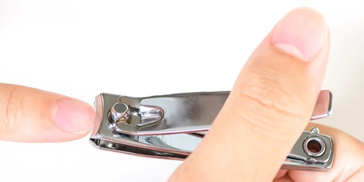 Poucos sabem para que serve o furo no cortador de unhas