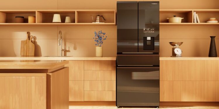 Geladeira japonesa com tecnologia de ponta chega ao Brasil conquistando clientes