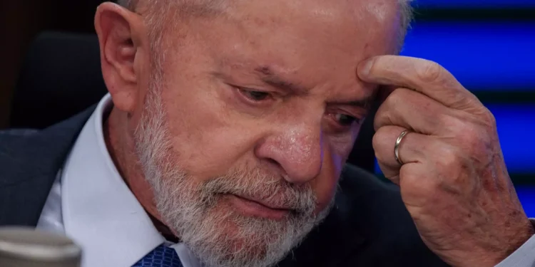 Enquanto Lula recebe R$ 46 mil mensais, salário de Trump está muito acima
