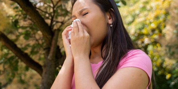 Por que olhar para a luz dá vontade de espirrar?