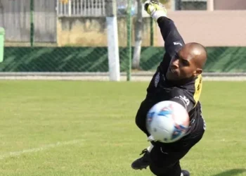 Luto no futebol: Morre o goleiro Neneca após infarto enquanto assistia partida