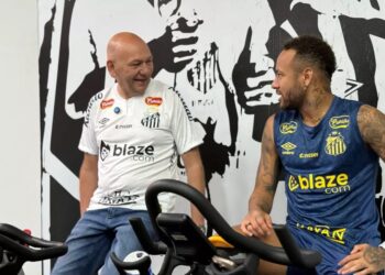 Enquanto Neymar tem R$ 6,5 bilhões, fortuna do Véio da Havan ganha de goleada