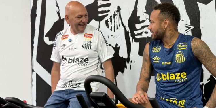 Enquanto Neymar tem R$ 6,5 bilhões, fortuna do Véio da Havan ganha de goleada