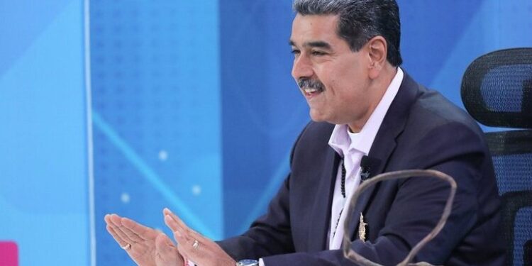 Venezuela apresenta documentos para tomar território ligado ao Brasil