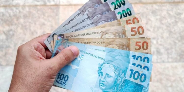 Ministério da Fazenda convoca empregados para sacar dinheiro de trabalhos feitos antes de 1988
