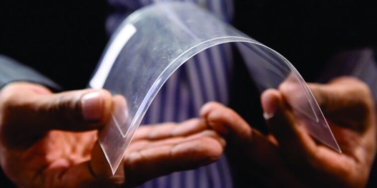 Novo tipo de vidro super fino pode ser dobrado como plástico