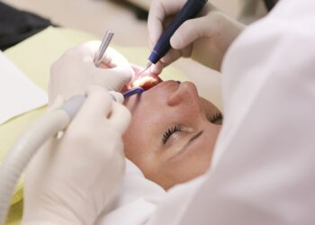 Medicamento substituto dos implantes dentários ganha data para chegar ao mercado