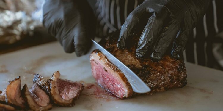 Prefeito que quer tornar sua cidade a melhor para viver no Brasil confirma churrasco de lanche nas escolas