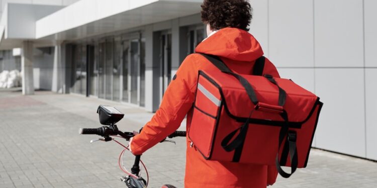 Urgência é aprovada na Câmara para que entregadores comecem a receber um valor fixo por dia