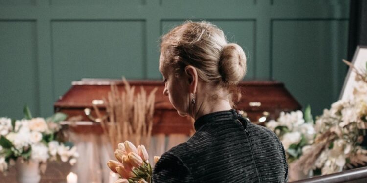 Viúvas tem direito a pensão duplicada com valor atrasado de até R$ 70 mil