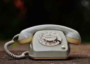 Ter um telefone antigo dos avós é o mesmo que ter um tesouro em casa
