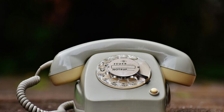 Ter um telefone antigo dos avós é o mesmo que ter um tesouro em casa