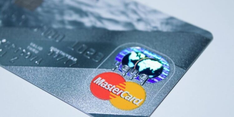 Donos de cartões Mastercard são surpreendidos com nova regra de gastos já valendo em setembro