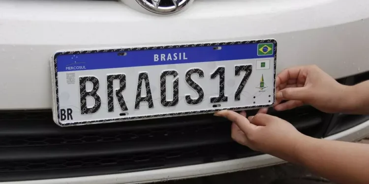 Novo sistema usado por malandros “apaga” a placa do carro para não levar multas