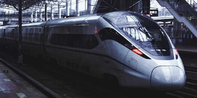 Trem chinês atingiu tanta velocidade que é capaz de alcançar um Boing 747