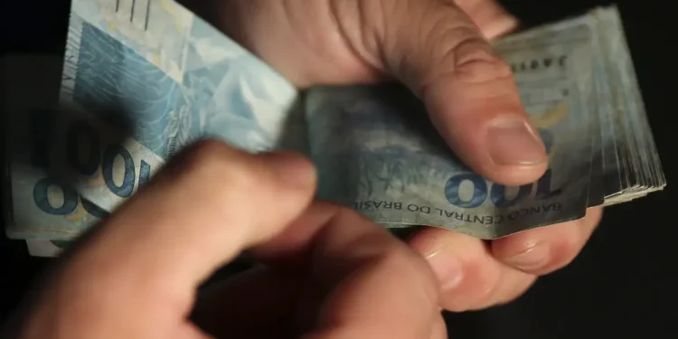 Cartão de crédito consignado pode ser banido do Brasil caso Lei seja aprovada