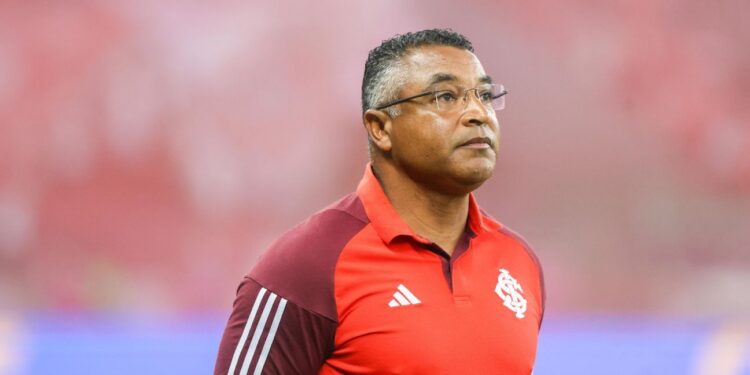 Roger Machado encerra ciclo no Internacional após derrota para o Grêmio