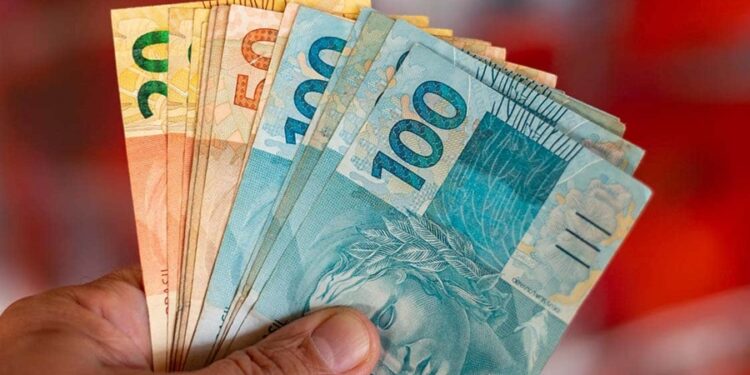 Data para o primeiro pagamento do novo salário mínimo de R$ 1.631