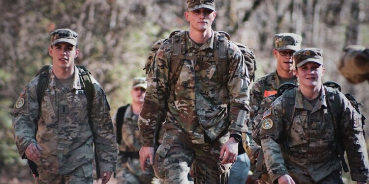 Clima fica tenso em país vizinho do Brasil e 25 mil soldados são mobilizados