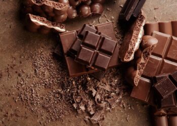 Chocolate que virou febre nos Estados Unidos começa a ser vendido no Brasil em 3 versões