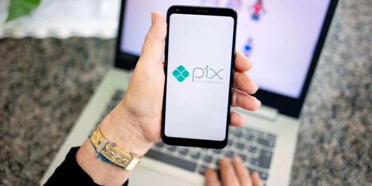 Bancos devem enviar mensagem informando bloqueio de chave PIX para vários clientes nos próximos dias