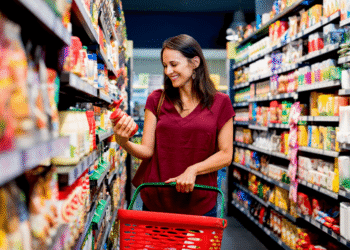 Grande rede de supermercados solta a moeda e compra 5 unidades de rival