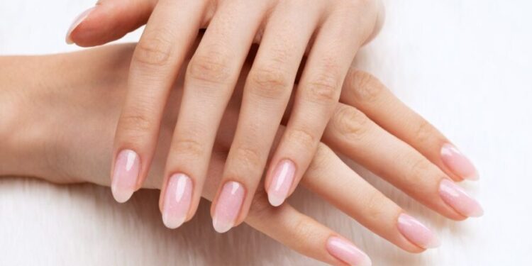 Unhas de gel com os dias contados após proibição entrar em vigor em setembro