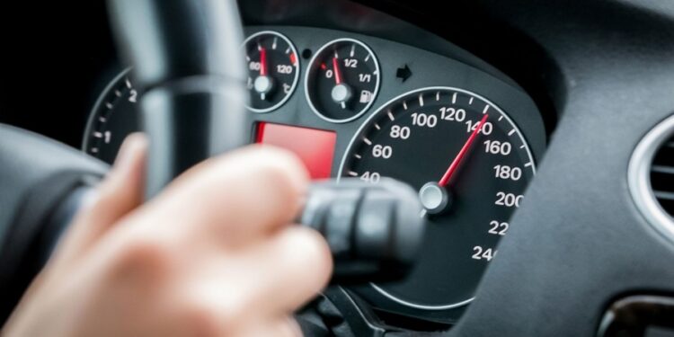 Lei confirma velocidade máxima permitida nas rodovias do Brasil