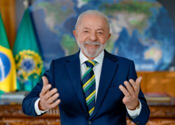 Rival de Lula nas eleições de 2026 vai pagar R$ 10 mil para quem tirar 900 no Enem