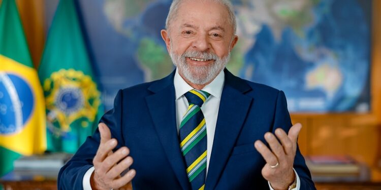 Rival de Lula nas eleições de 2026 vai pagar R$ 10 mil para quem tirar 900 no Enem