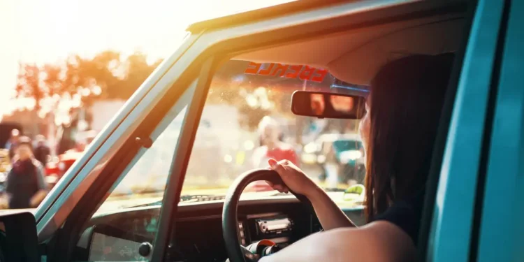 Prática muito comum dos motoristas nos anos 90 agora rende multa de R$ 130,16