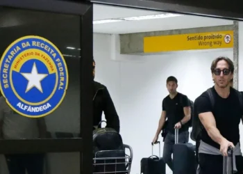 Salário de Zubeldía para treinar o Internacional é milionário, enquanto ganhava R$ 1 milhão no São Paulo