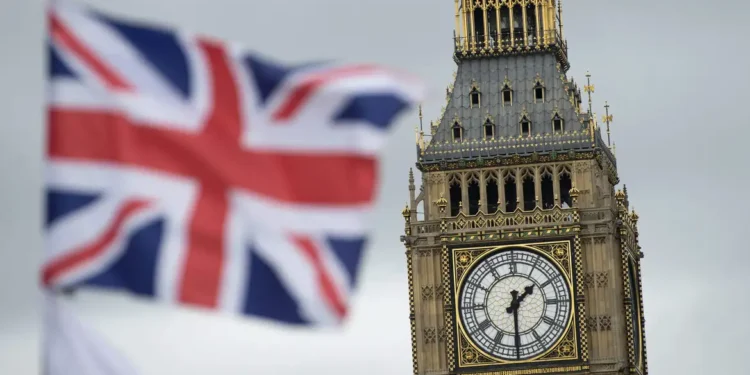 Enquanto no Brasil existe Bolsa Família, na Inglaterra o auxílio é de 200 libras mensais