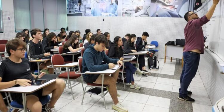 Governo vai liberar cartão do Banco do Brasil com R$ 3 mil de crédito para grupo restrito de pessoas