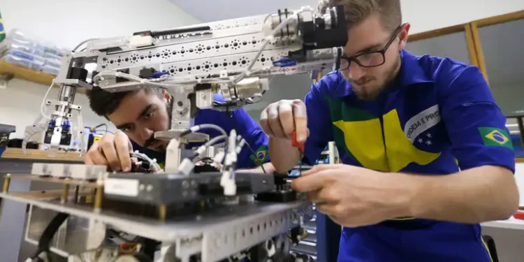 Com auxílio mensal de R$ 1.518, Senai abre 700 vagas para cursos técnicos gratuitos