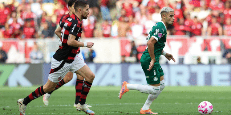 Enquanto Arrascaeta ganha R$ 1,1 milhão no Flamengo, salário de Andreas Pereira no Palmeiras surpreende
