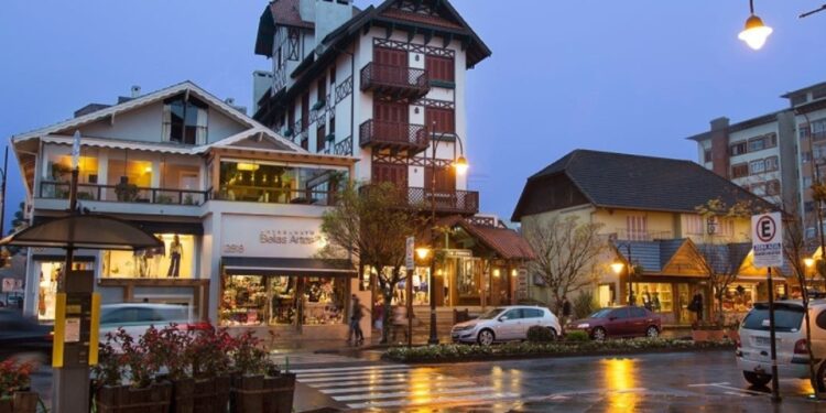 Nem Florianópolis, nem Rio: Destino mais procurado por turistas brasileiros tem clima europeu o ano todo