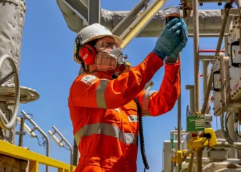 Geólogo brasileiro achou petróleo após furar poço com apenas 17 metros